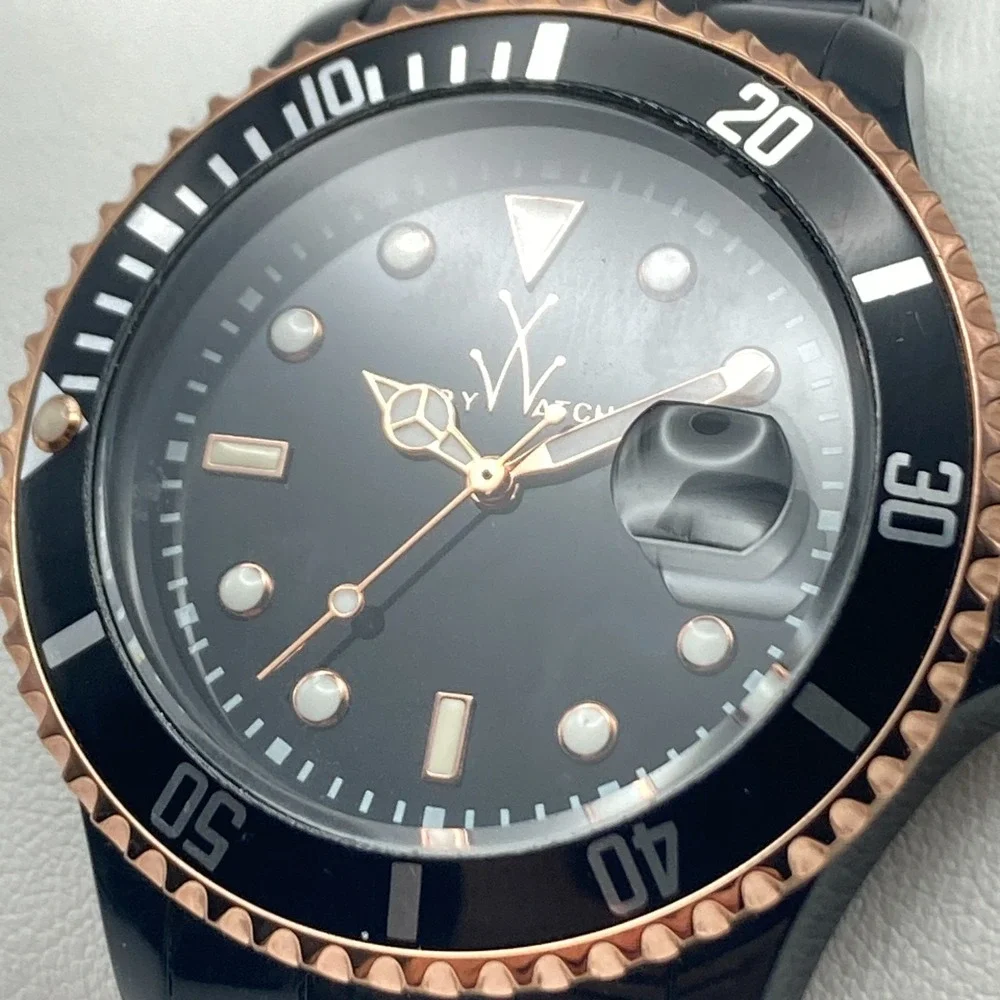 ToyWatch Women's Watch Black 41mm Diver Plasteramic 50M New Battery SMALL 5.75
